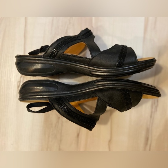 Revere~Rio~Onyx/BlackLizard~Leather~Adjustable Hook & Loop Strap~Sandal~Size 10 - Picture 6 of 14